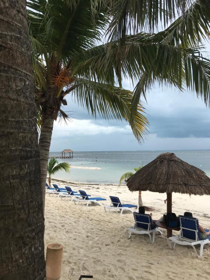 Front Beach Private Room With Shared Bathroom Cancún Eksteriør bilde