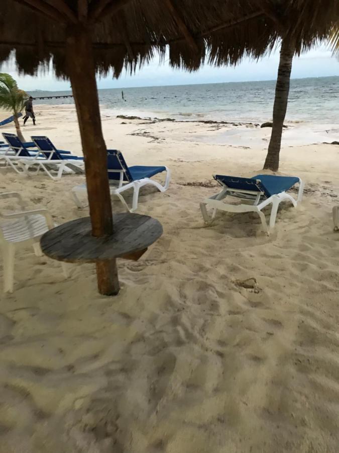 Front Beach Private Room With Shared Bathroom Cancún Eksteriør bilde