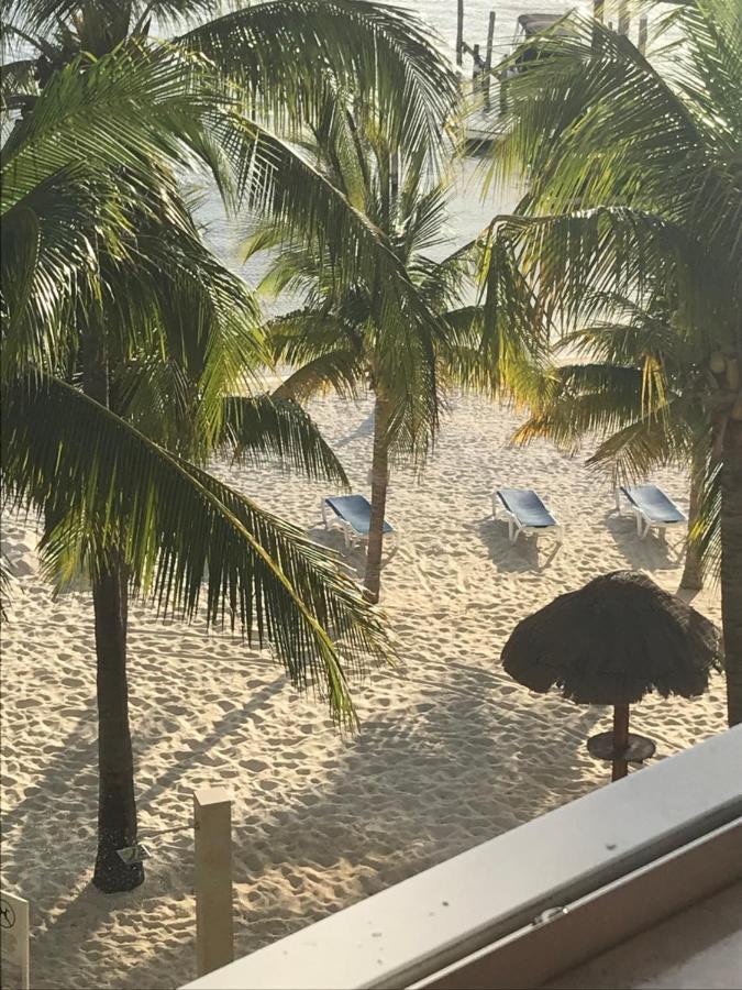 Front Beach Private Room With Shared Bathroom Cancún Eksteriør bilde