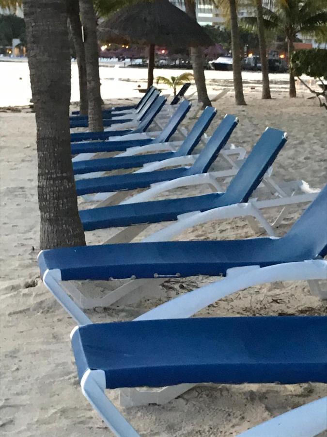 Front Beach Private Room With Shared Bathroom Cancún Eksteriør bilde