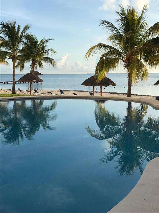 Front Beach Private Room With Shared Bathroom Cancún Eksteriør bilde