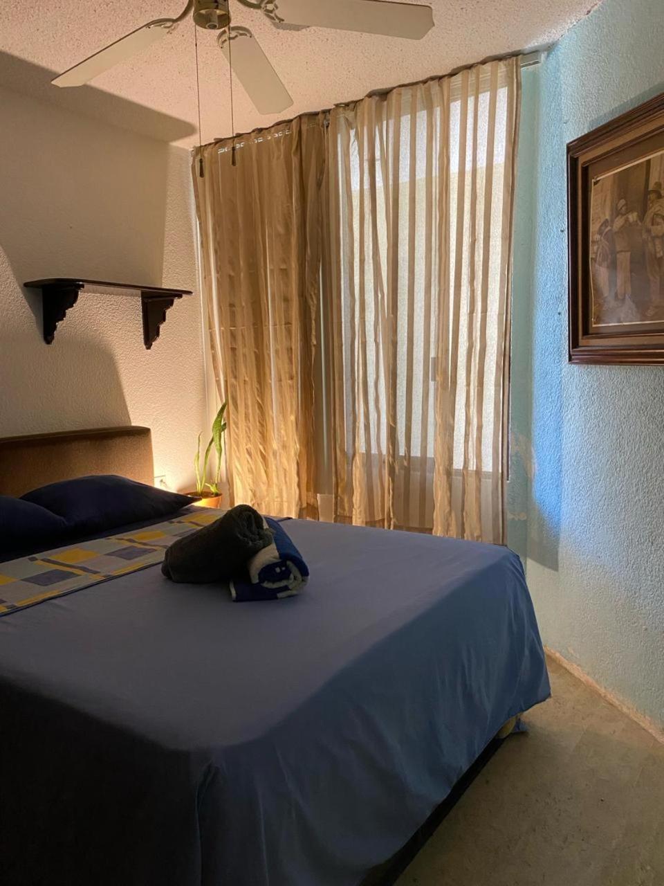 Front Beach Private Room With Shared Bathroom Cancún Eksteriør bilde