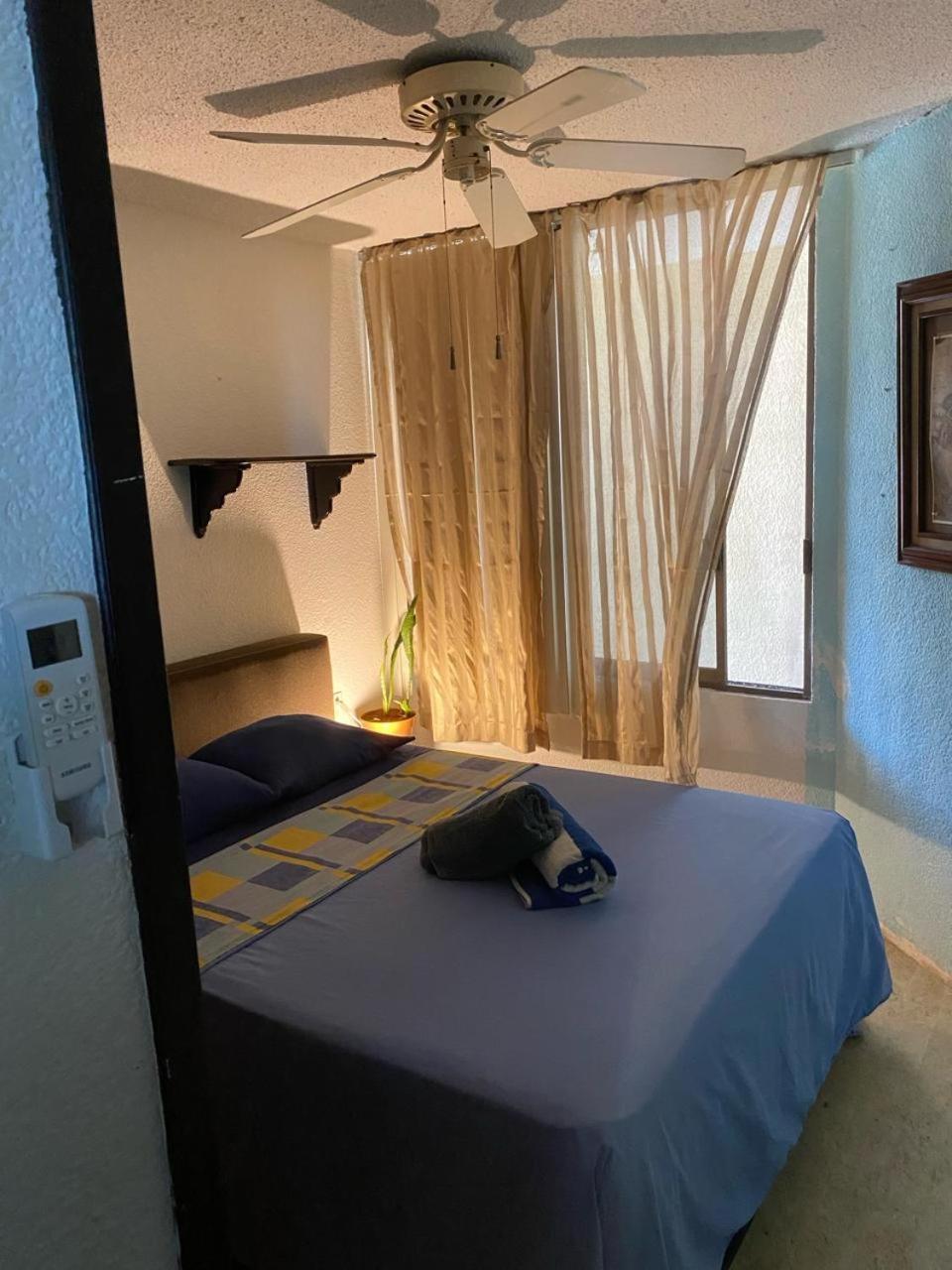 Front Beach Private Room With Shared Bathroom Cancún Eksteriør bilde