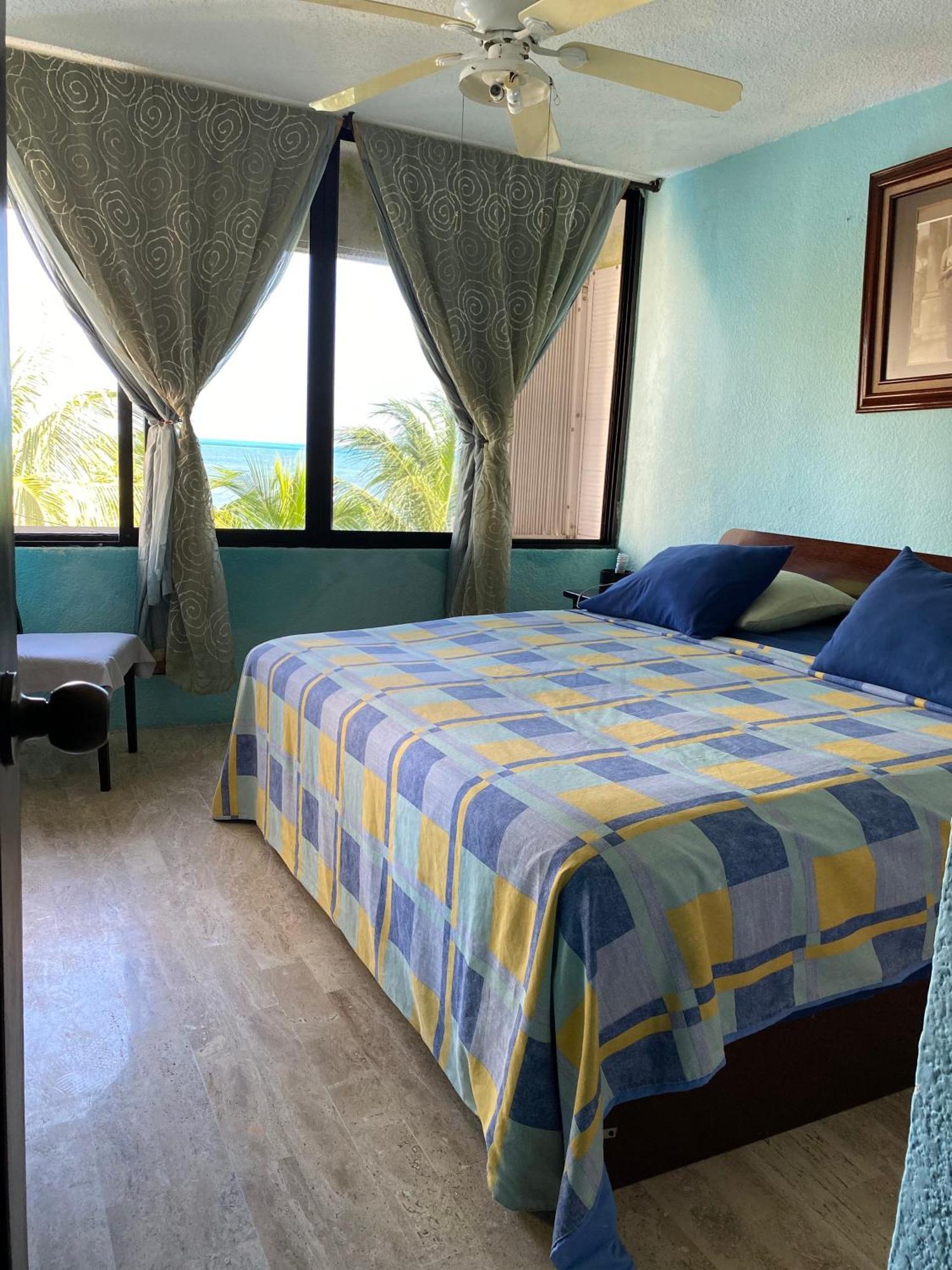 Front Beach Private Room With Shared Bathroom Cancún Eksteriør bilde