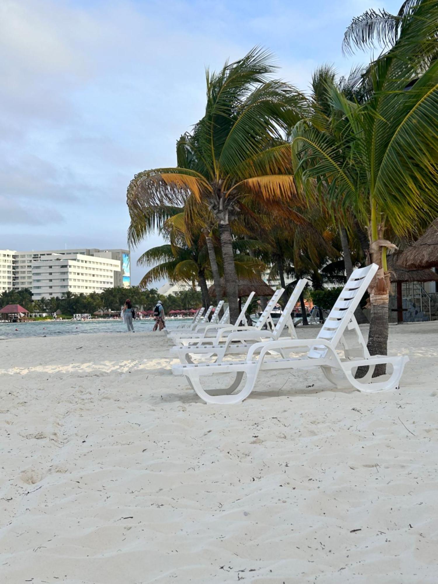 Front Beach Private Room With Shared Bathroom Cancún Eksteriør bilde
