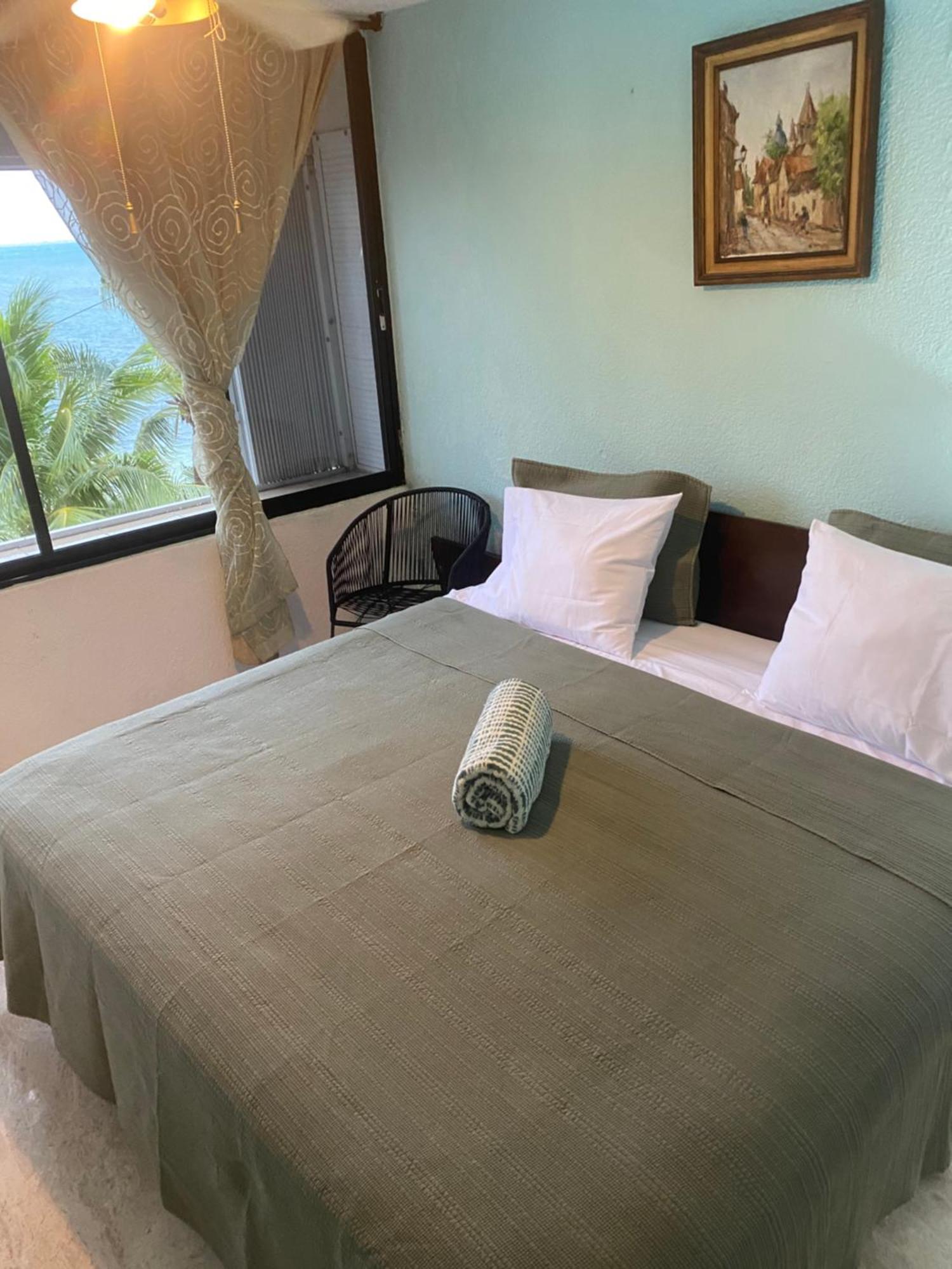 Front Beach Private Room With Shared Bathroom Cancún Eksteriør bilde