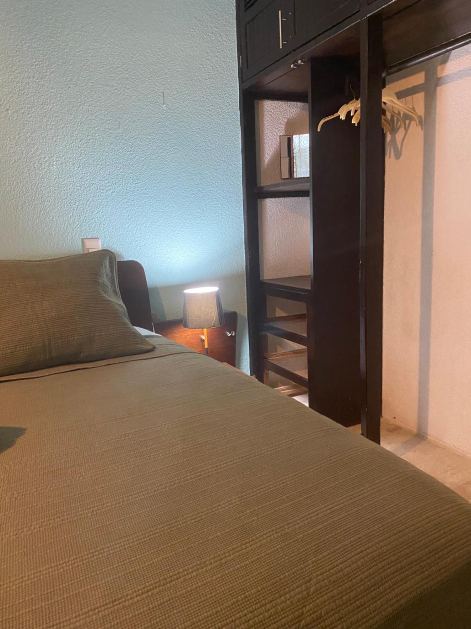 Front Beach Private Room With Shared Bathroom Cancún Eksteriør bilde