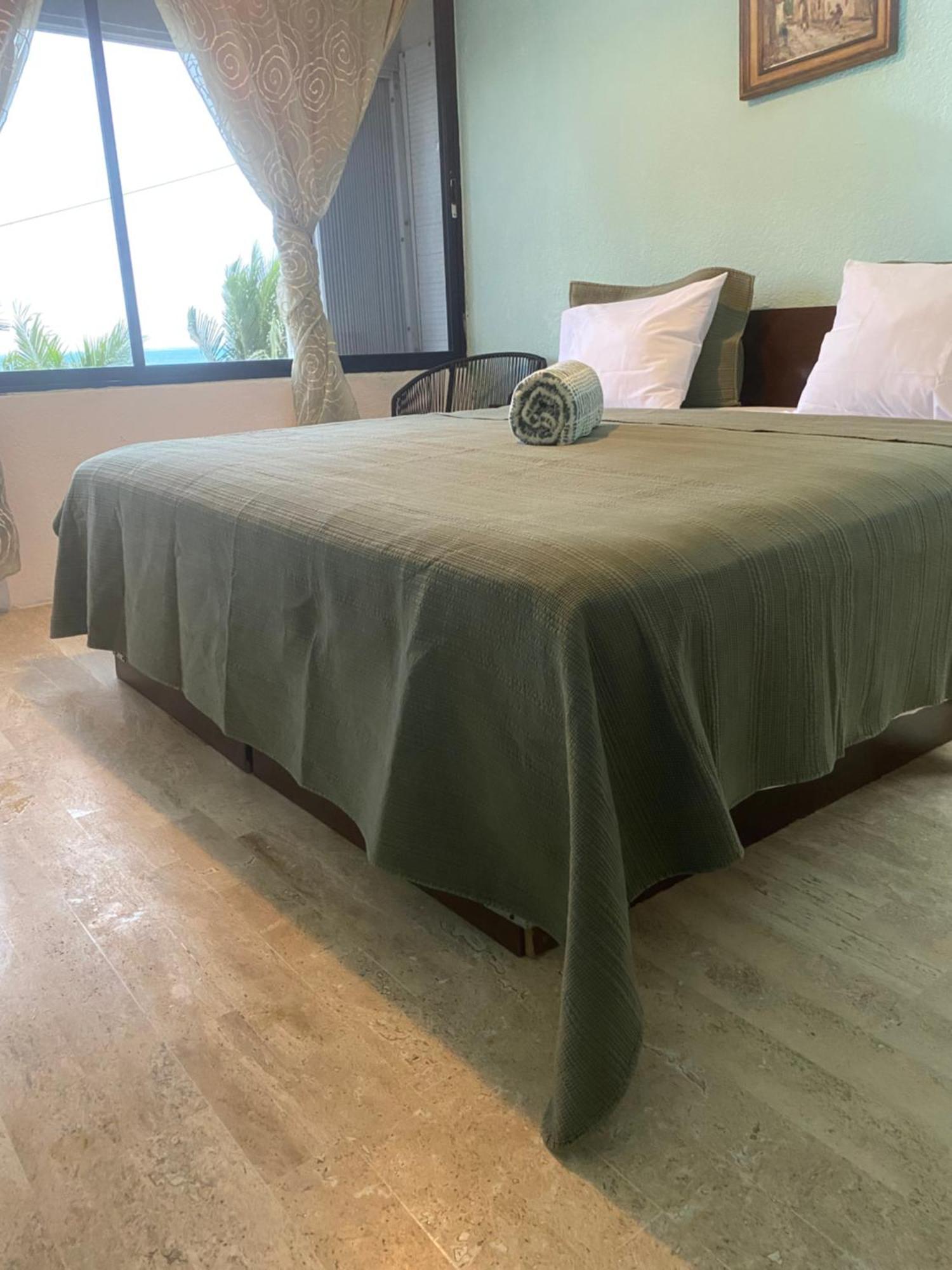 Front Beach Private Room With Shared Bathroom Cancún Eksteriør bilde